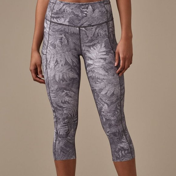 lululemon athletica Pants - Lululemon Fast & Free crop leggings 19" gray/white
